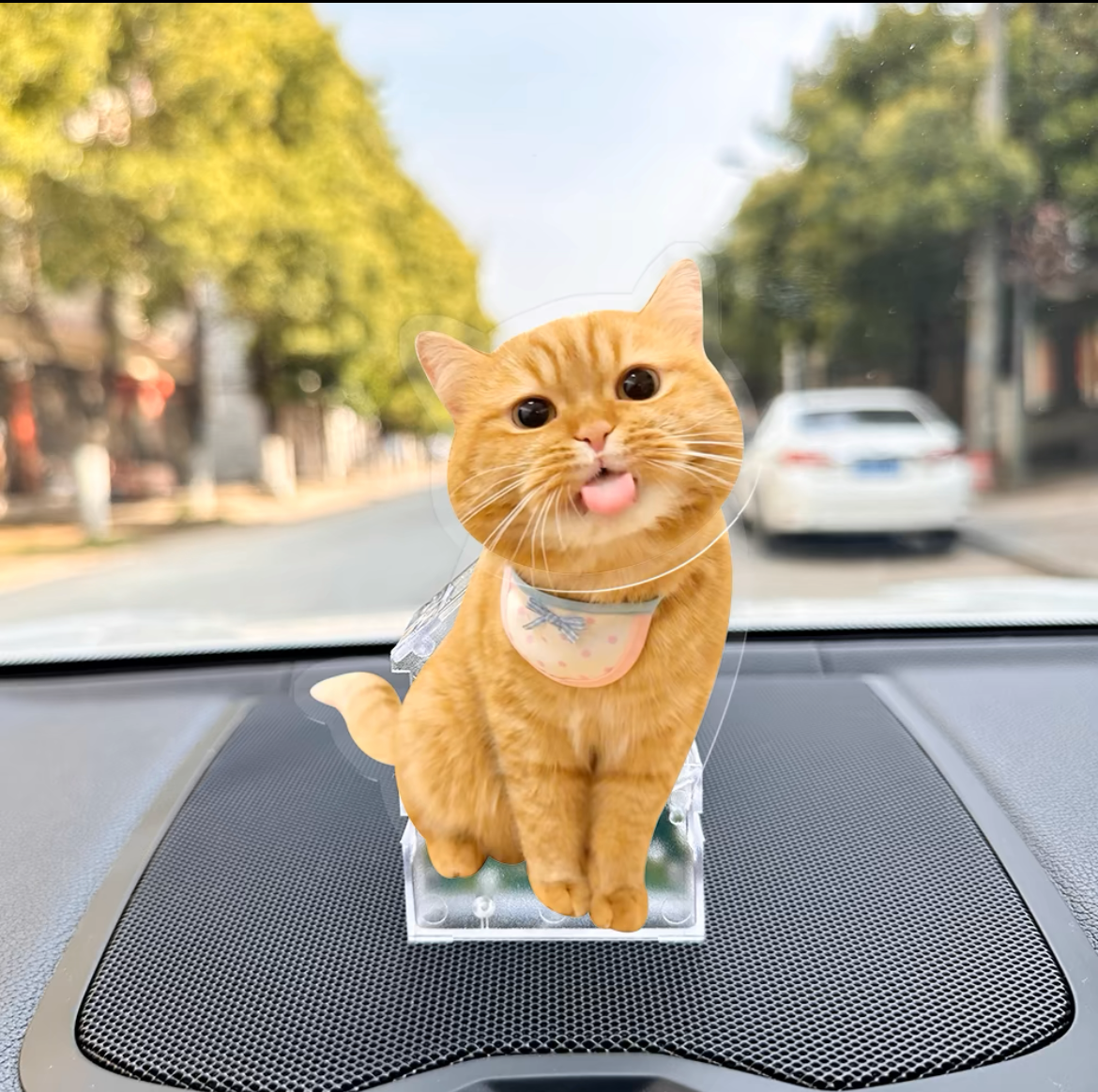 Custom Pet Shaking Head Standee - Solar-Powered Bobblehead Acrylic Pet Ornament for Car, Personalized Pet Figure